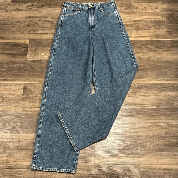 **NWT** Wrangler High Rise Barrel Jean - Picture 4 of 10